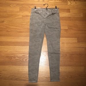 American eagle camo jeans